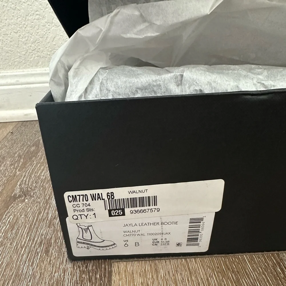 COACH JAYLA LEATHER BOOTIE SIZE 6 - Picture 5 of 6